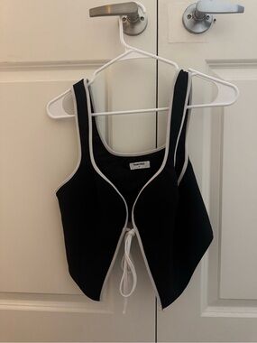 Rumored Black Tie-Front Cropped Tank Top